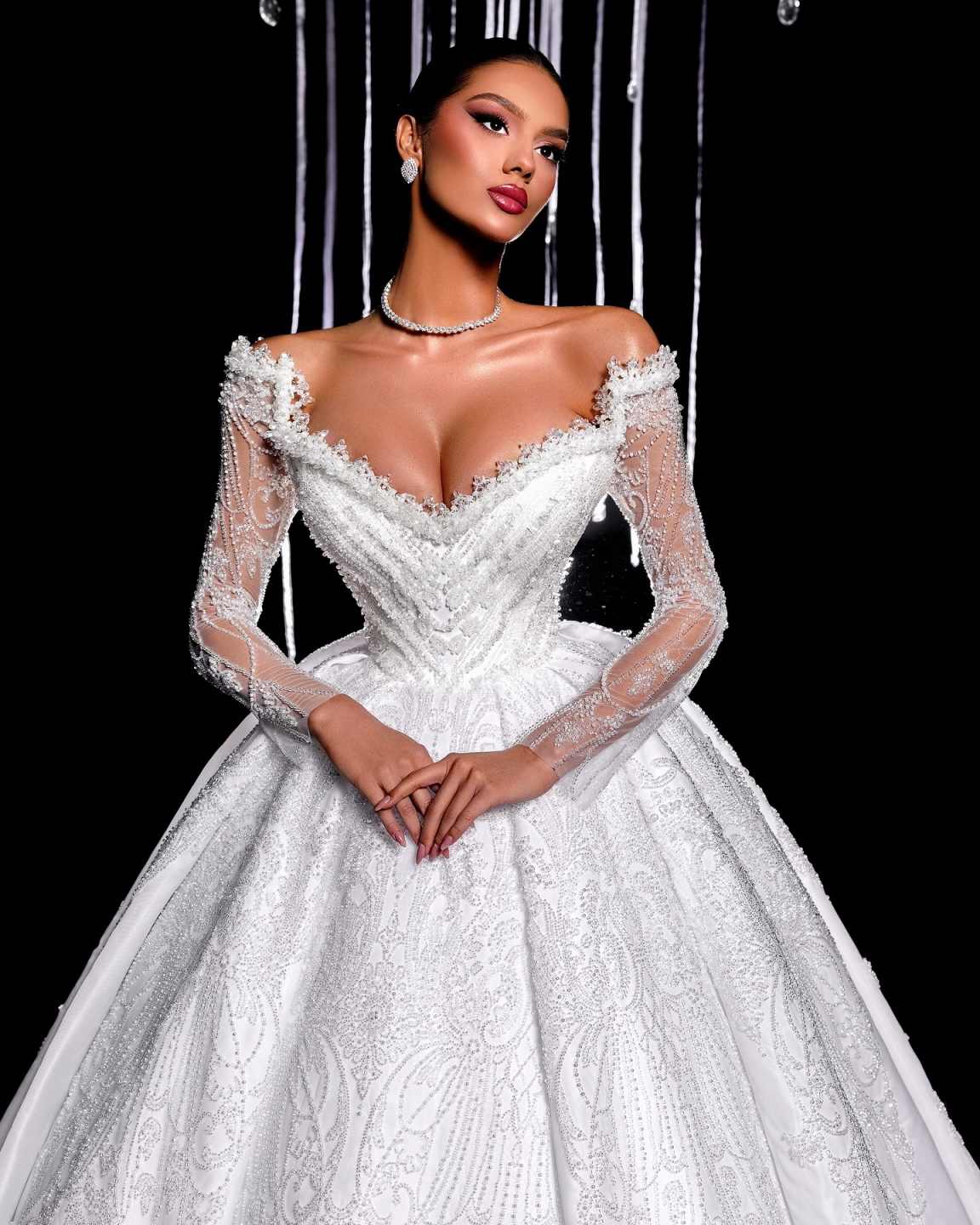 A e Women Wedding DressV Neck Long Sleeves Bridal Gowns Sequins Lace Sweep Train Dress Custom Made