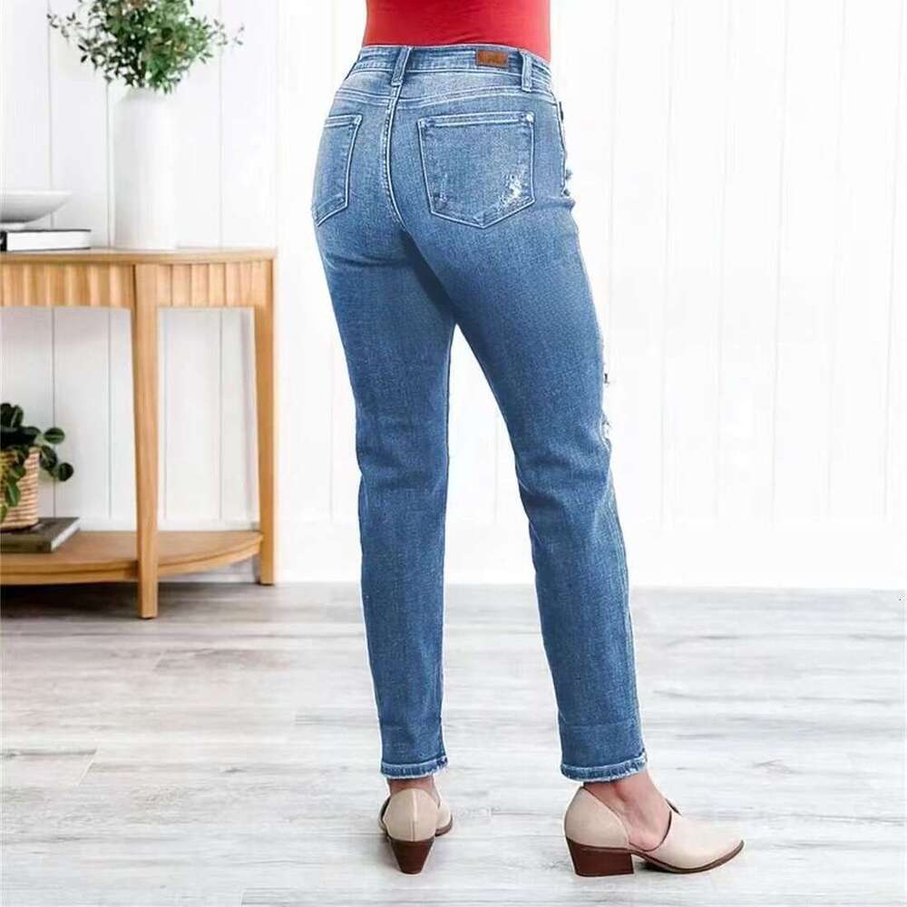 European American women's jeans with ripped waist, small leg hip-hop pants, 2025 new style, chic and elegant clothing