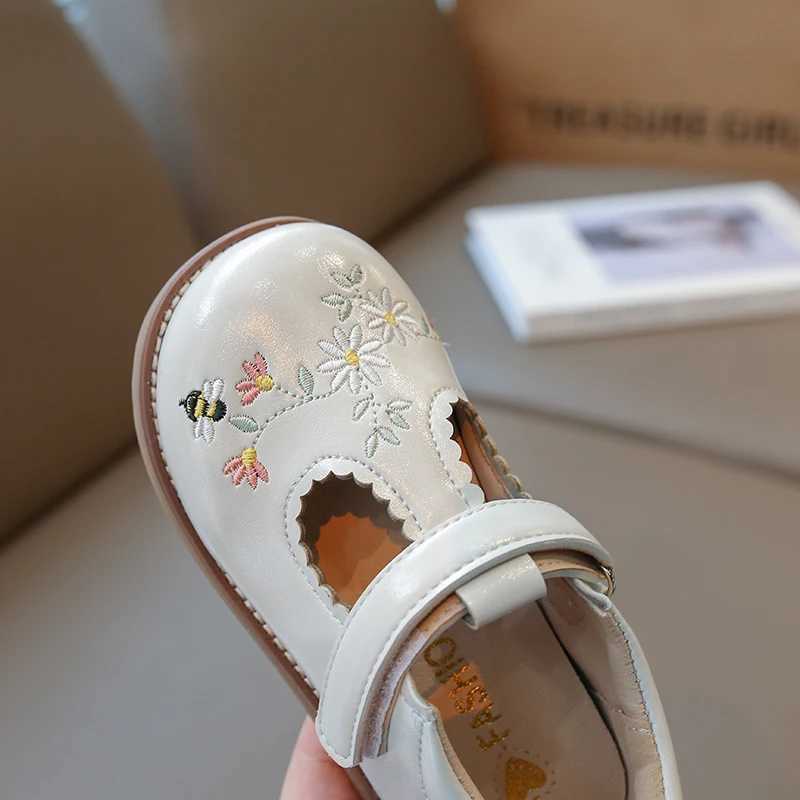Children Leather Shoes Flower Embroidered T-strap Autumn Girls Mary Janes Brown Beige Retro Style 21-30 Toddler Kids Flat ShoesT250306