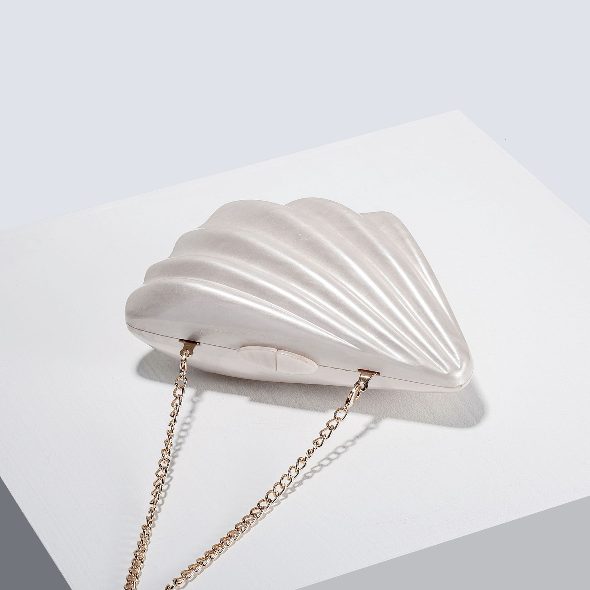 fashion Women's New Single Shoulder Diagonal Straddle Fan Shaped Shell Fashion Dinner Handheld Bag Vintage lucite evening bag