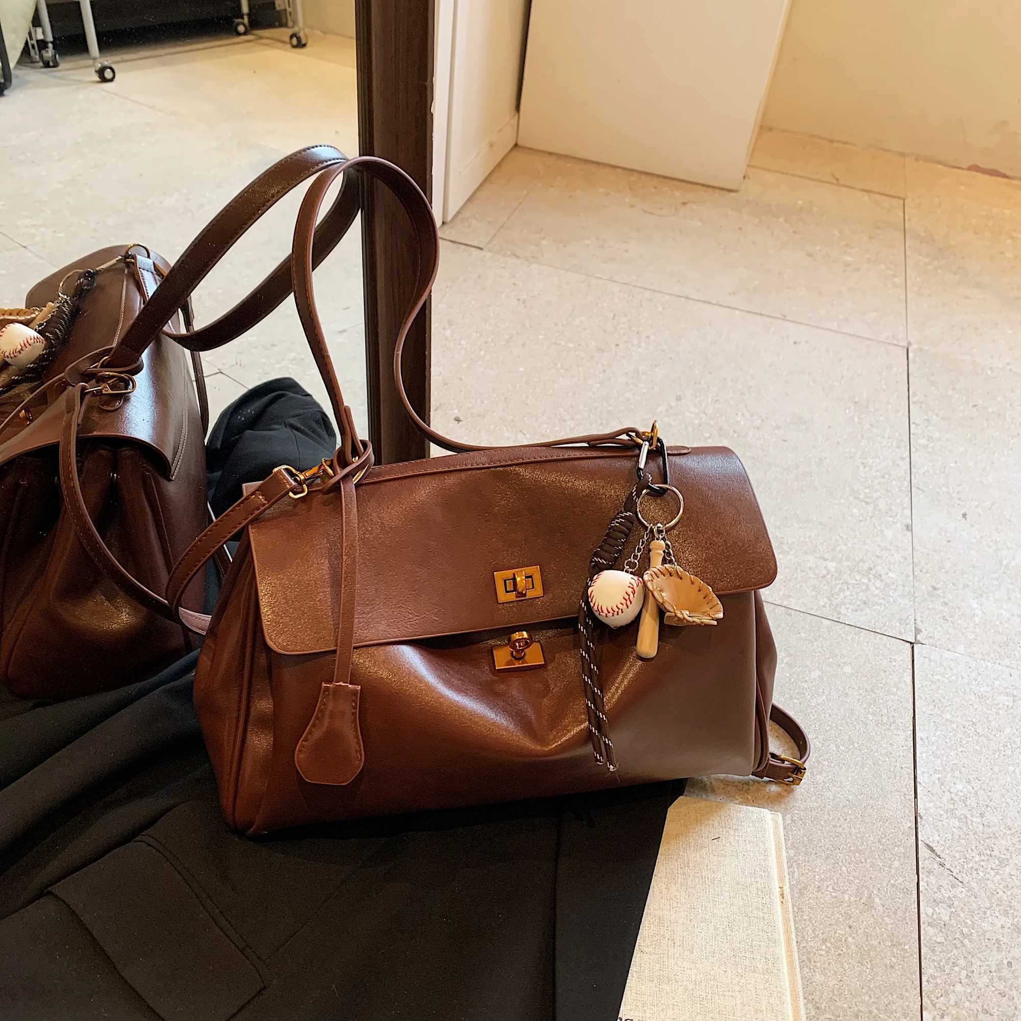 Commuting to work under the armpit female autumn and winter high-grade sense of large-capacity single shoulder bag Y250306