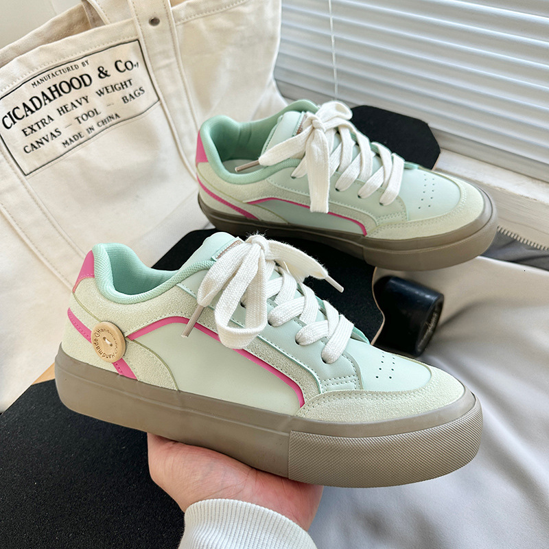 2025 designer Live streaming hot mint green men's casual board shoes, unisex couple shoes, spring new leather men's shoes