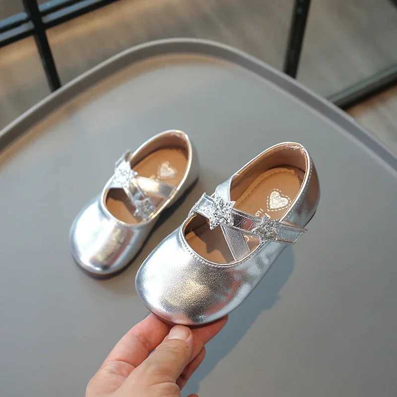 Little Girl Leather Shoes Gold Silver Versatile Kids Fashion Princess Shiny Flat Shoes Soft Bottom Children Simple Causal ShoesT250306