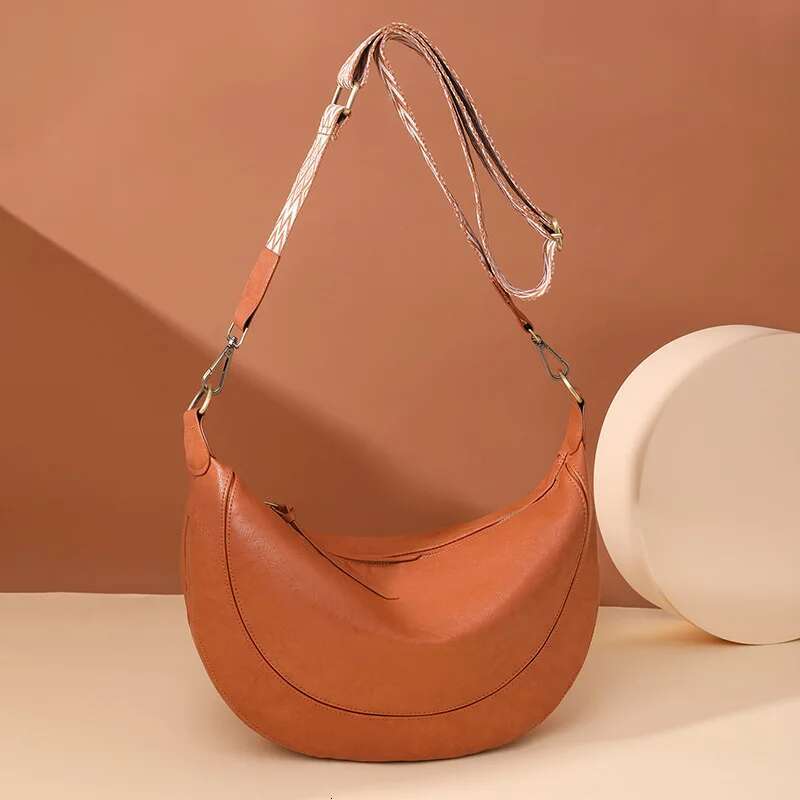 New Bag Small Crescent Women's Shoulder Lightweght Krean Version Explosive Ods Female Casual Daily Relaxtion Commuting Advanced