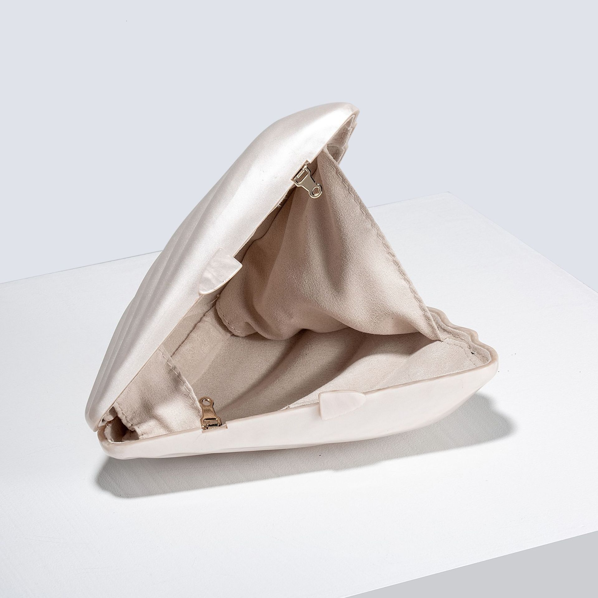 fashion Women's New Single Shoulder Diagonal Straddle Fan Shaped Shell Fashion Dinner Handheld Bag Vintage lucite evening bag