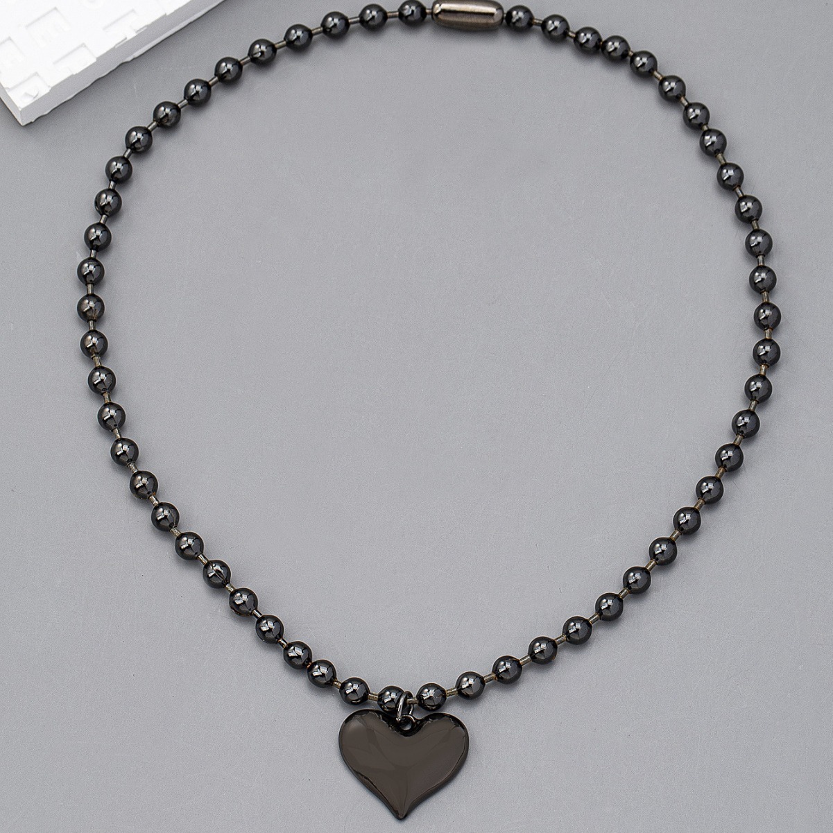Black Love Pendant Necklace For Women 2025 New Vintage Fashion High Touch Collarbone Chain Designer Jewelry