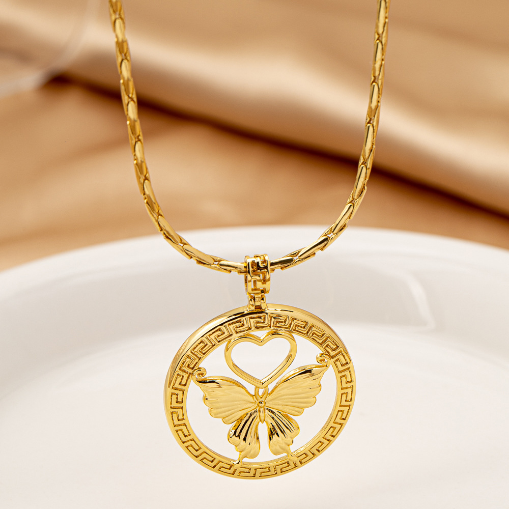 Niche Simple Fashion Temperament Commuter Butterfly Pendant Brass Gold-plated Short Necklace Women