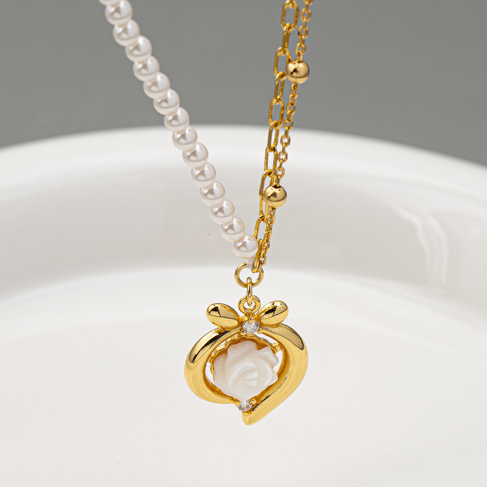 Fashion Light Luxury Camellia Shell Pendant Necklace Niche Design Senior Sense Necklaces for Women