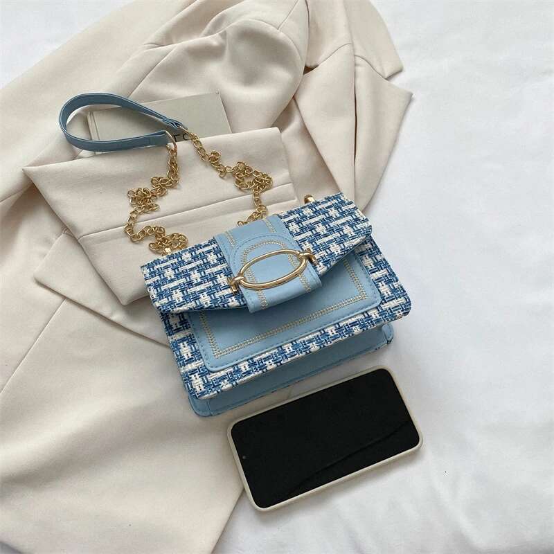 metal chain Checkered single shoulder bag, women's lock buckle, crossbody commuting small square women bag, buckle,