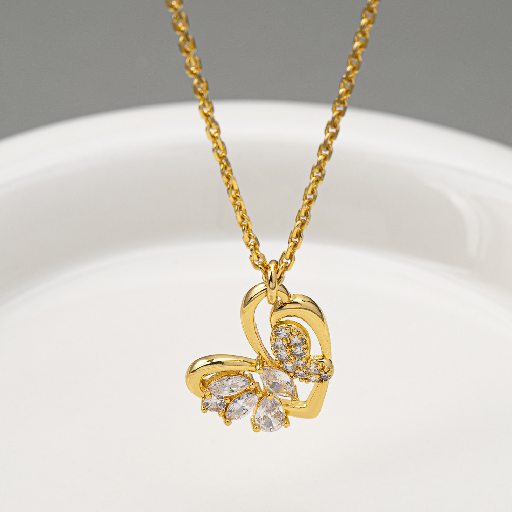 Original Design Hollow Irregular Heart Full Diamond Butterfly Pendant Fashion Necklace Collar Female