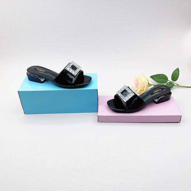 One character plus size rhinestone flat bottomed toe slippers for women's outdoor wear, square buckle lightweight beach sandals