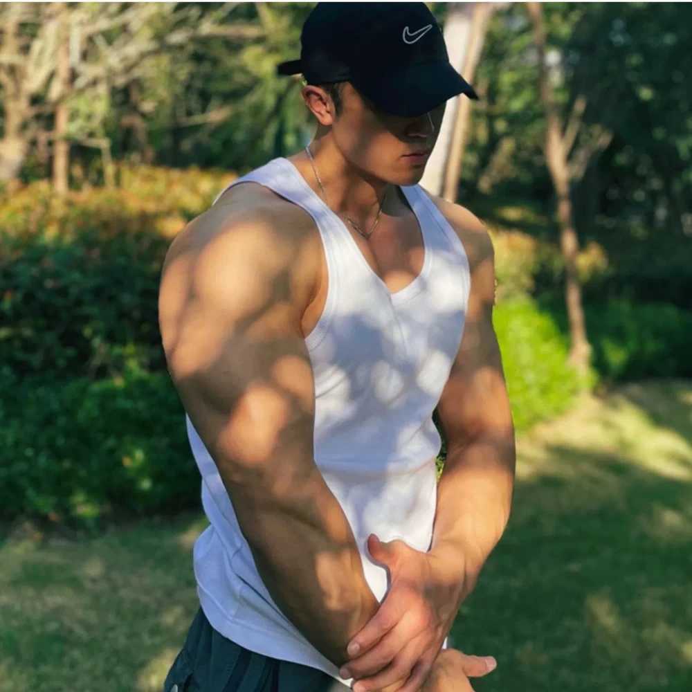 Mens Fitness Vest Cotton Breathable Vertical Striped Sleeveless Tops Solid Color Sports Casual Tank Gym Muscular Men ClothesT250318