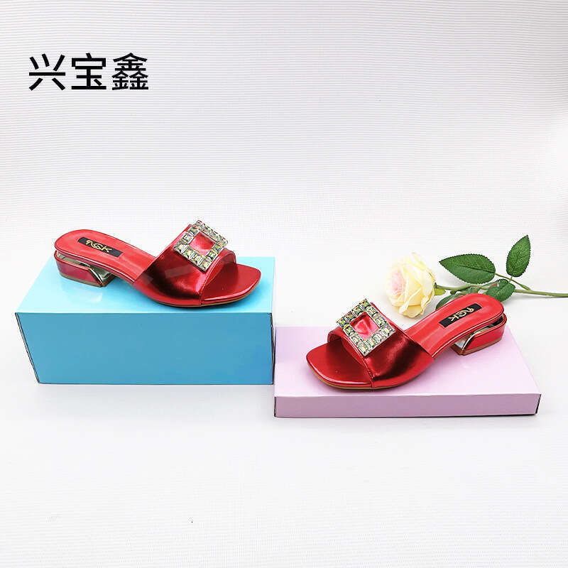 One character plus size rhinestone flat bottomed toe slippers for women's outdoor wear, square buckle lightweight beach sandals