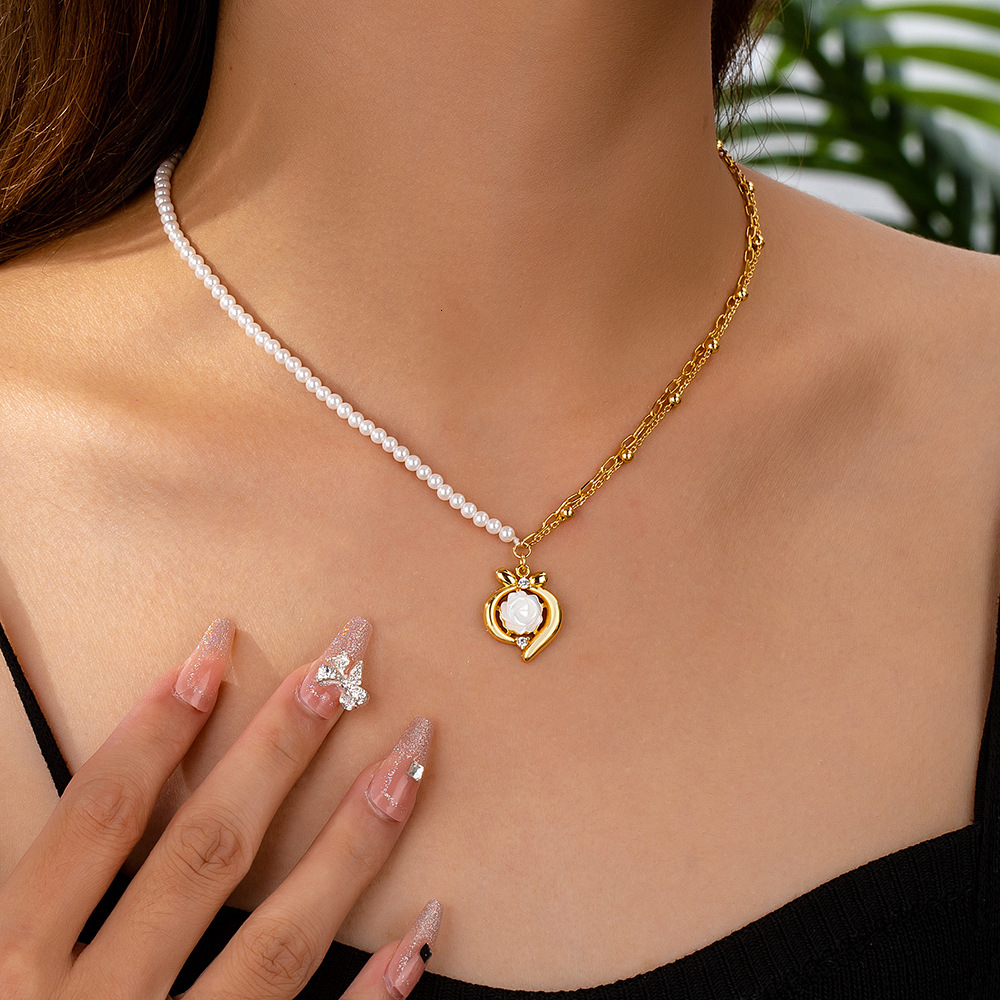 Fashion Light Luxury Camellia Shell Pendant Necklace Niche Design Senior Sense Necklaces for Women