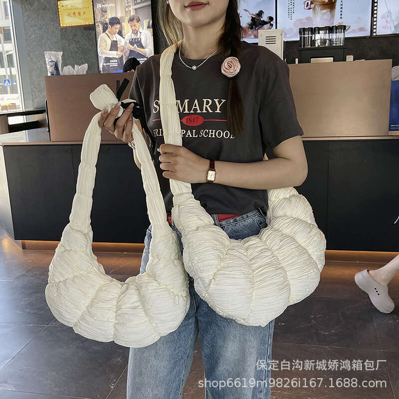 Korean New Song Cloud Wrinkled Single Shoulder Crossbody Sponge Lightweight Versatile Casual Fashion Dumpling Women's Bag