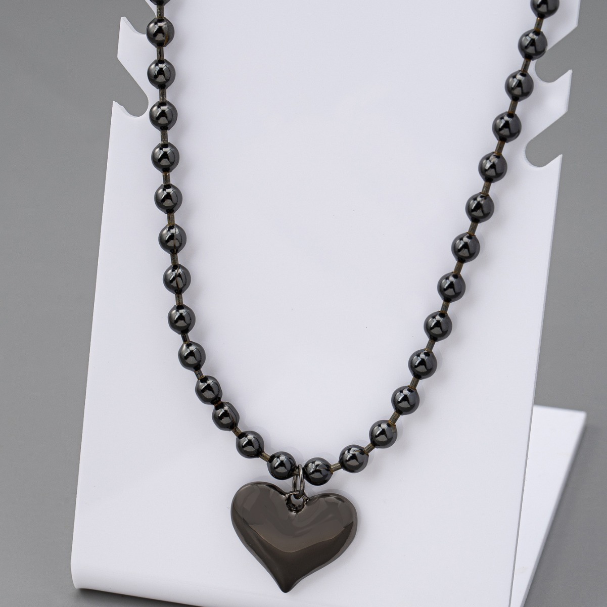 Black Love Pendant Necklace For Women 2025 New Vintage Fashion High Touch Collarbone Chain Designer Jewelry