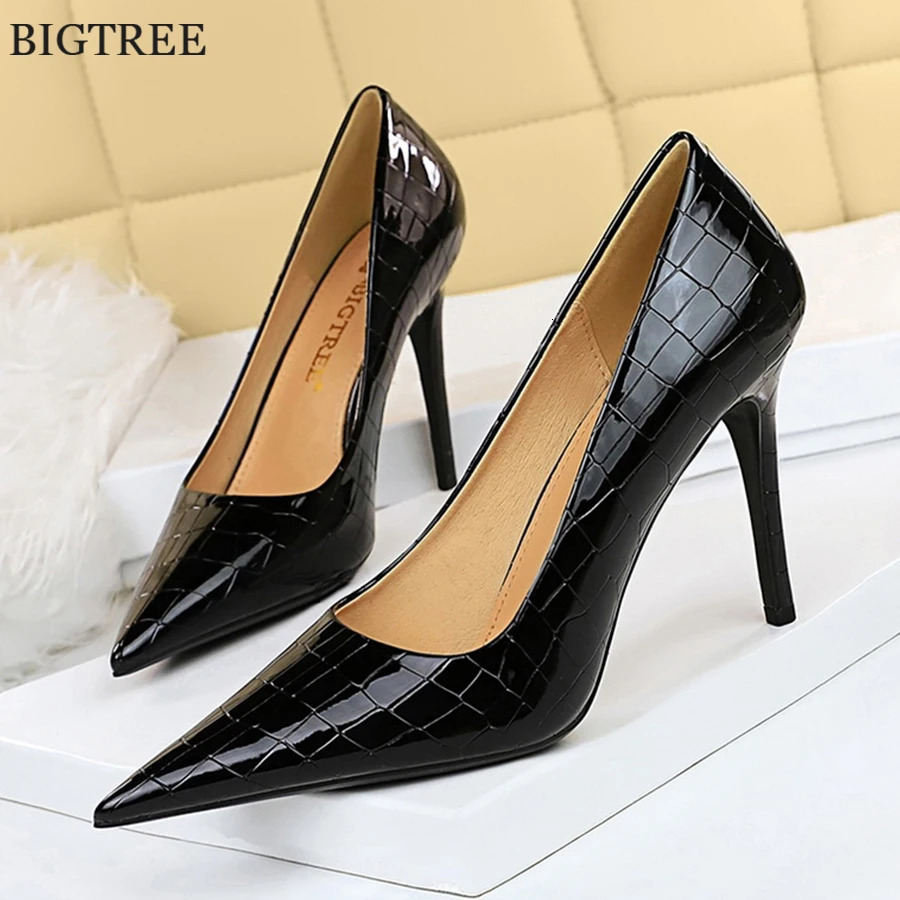 Retro Metal Stone Pattern Shallow Shoes Patent Leather Pointed Toe 10cm High Heels Female Party Office Pumps Black Gold 250306