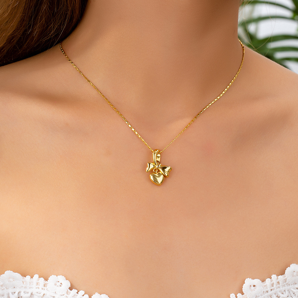 French Retro Little Fragrant Wind Bow Love Pendant Simple Everything With Temperament Necklace Collar