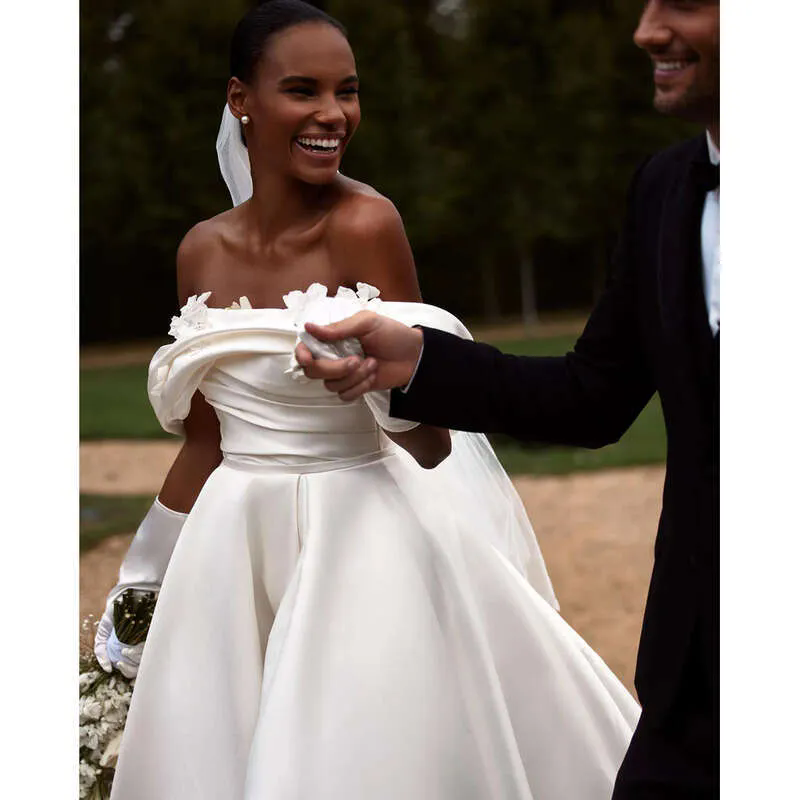 Off The Shoulder Floral Wedding Dresses Satin Pleats Ruched Designer Bridal Gowns Vestidos De Novia Ball Gowns Plus Size