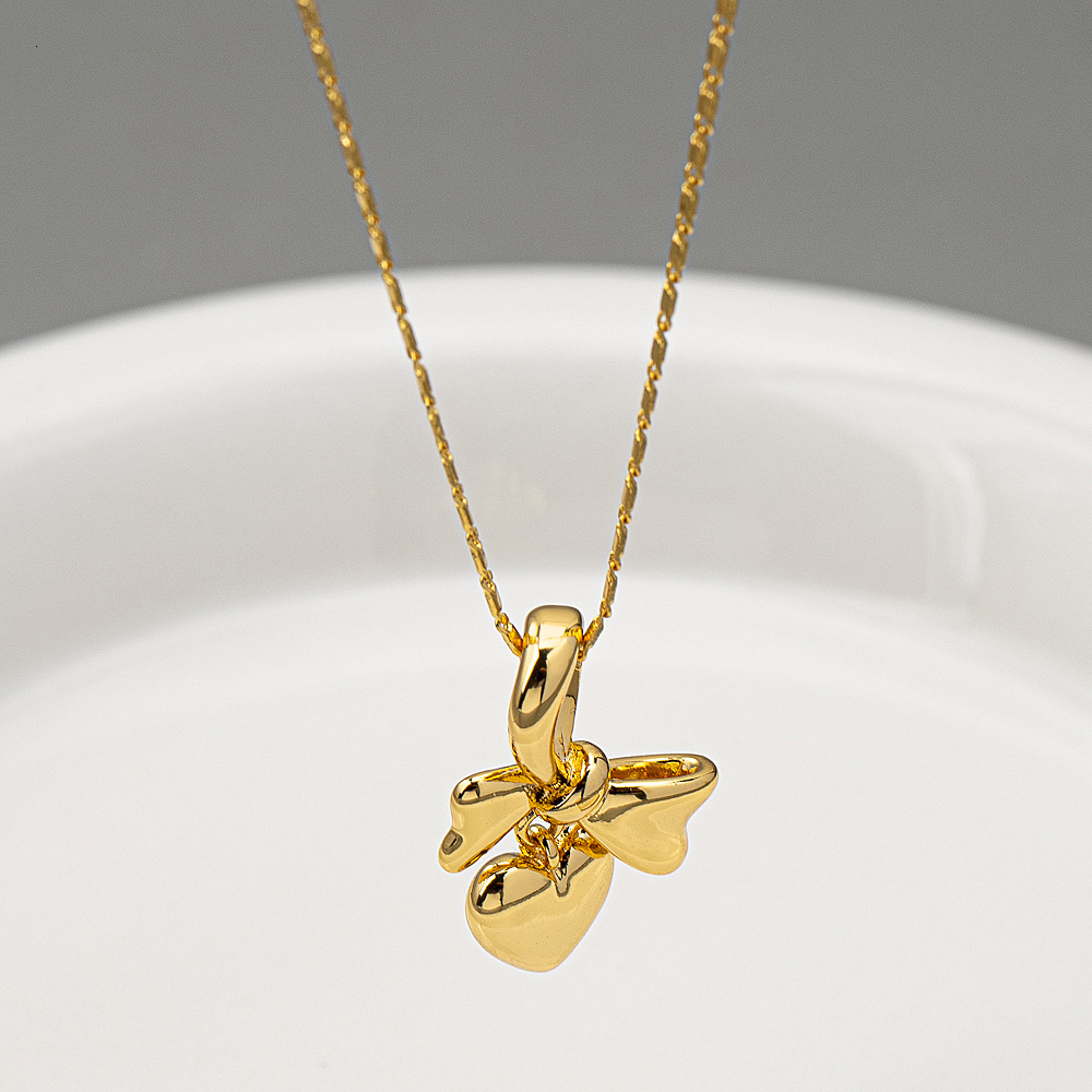 French Retro Little Fragrant Wind Bow Love Pendant Simple Everything With Temperament Necklace Collar