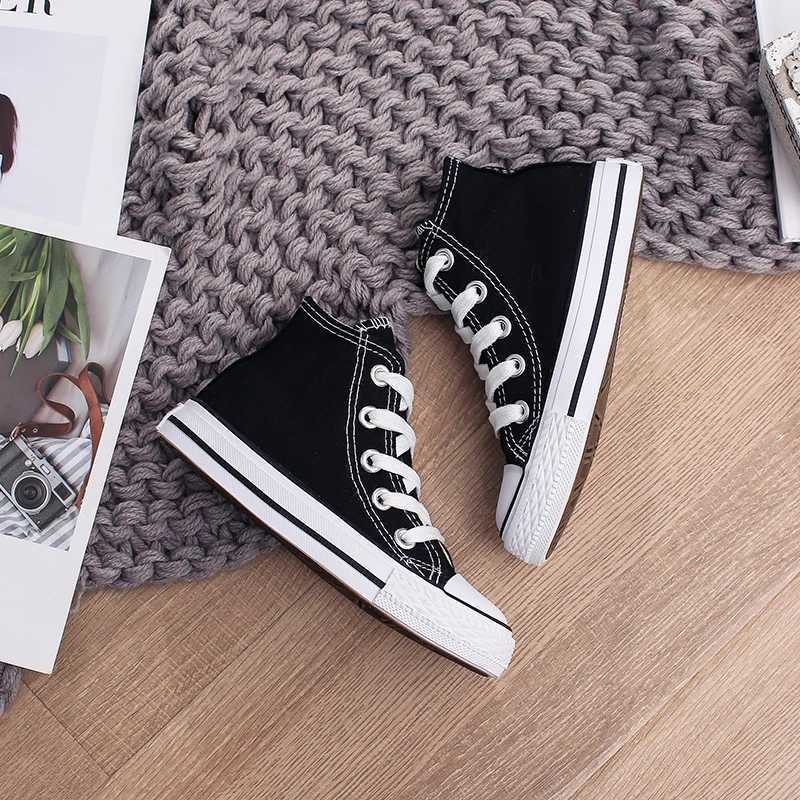 Solid color trendy childrens canvas shoes boys and girls board shoes fashionable and breathable childrens shoes softT250306