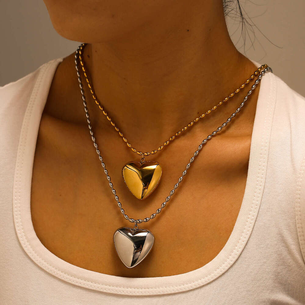 Internet celebrity's best-selg modern peach heart style stainless steel necklace with exaggerated temperament and heart-shaped accessories