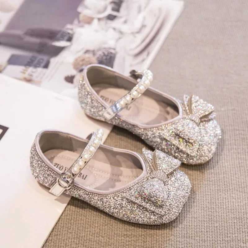Summer Kid Flat Shoes 2025 Girls Princess Soft Sole Ballet Dance Shoes Water Diamond Small Leather Mary Jane ShoesT250306