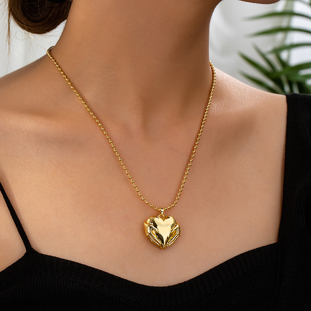 French Retro Little Fragrant Love Pendant Simple Everything With Simple Temperament Fold With Personality Necklace Women's Jewelry