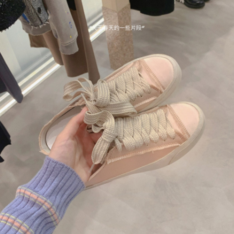 Casual satin texture white shoes for women, comfortable with one foot, round toe, half support, single shoe, height increasing, thick soled, lace up b