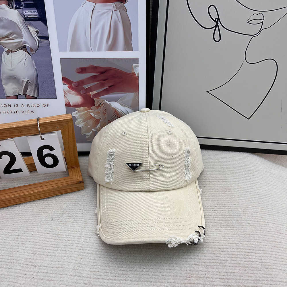 Ball Caps Fashionable washed brushed perforated soft top baseball cap for women metal pin for Korean version trendy big head circumference duck tongue