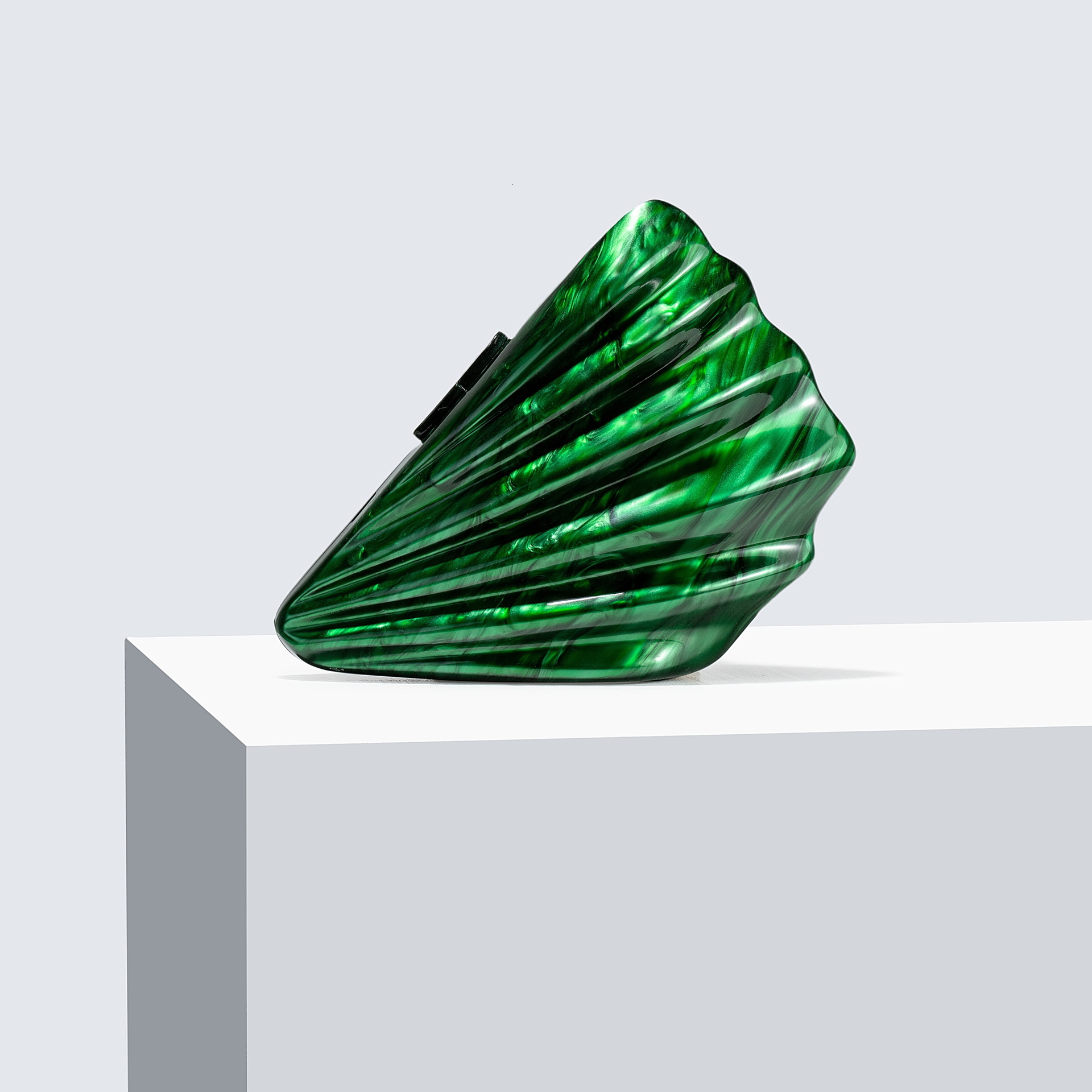 fashion Women's New Single Shoulder Diagonal Straddle Fan Shaped Shell Fashion Dinner Handheld Bag Vintage lucite evening bag