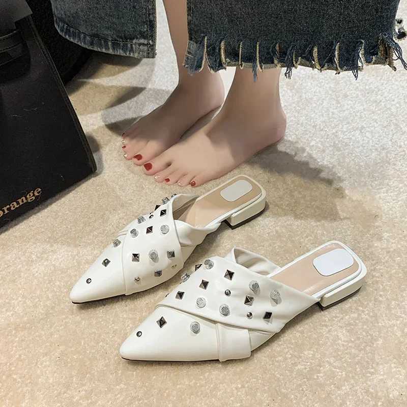 2025 Fi Summer New Wens Modern Slippers Punks Designer Pointed Toe Flat Heel Solid Color Low Heel Slippers Y250306