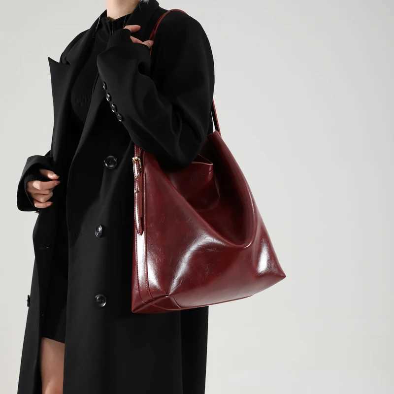 Winter Large Capacity Burgundy Luxury Designer Shoulder Bag Minimalist Business Commuter Bags for Women Vintage Handbag Y250306