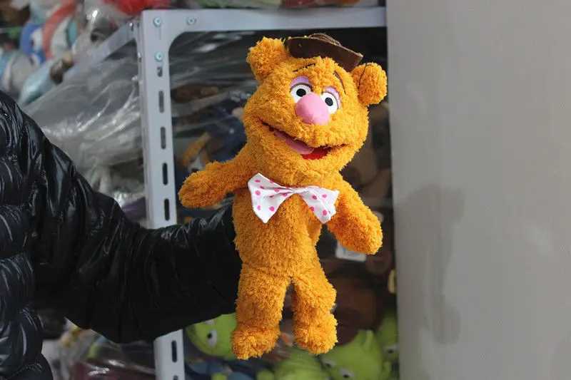 Free shipping The ppets Puppet Kermit Frog Fozzie Bear Swedish Chef Miss Piggy Gonzo WALDORF Plush Stuffed 28cm Hand Puppets Baby Kids Toys