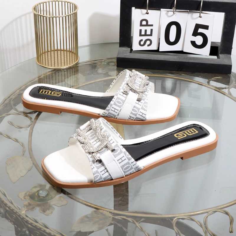 Slippers 2025 new anti-slip rhine flat bott fi word drag wens shoes wear sandals open toe luxurious lady slippers Y250306