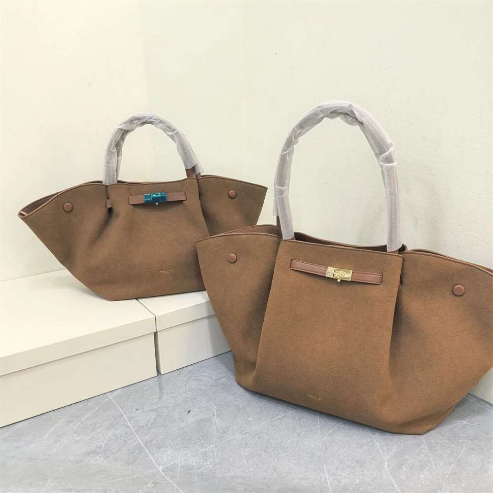 European And American Fashion New Bat-Shaped Wing Handbag Niche Brand Design Multi-Functional Large Capacity Shoulder Bag
