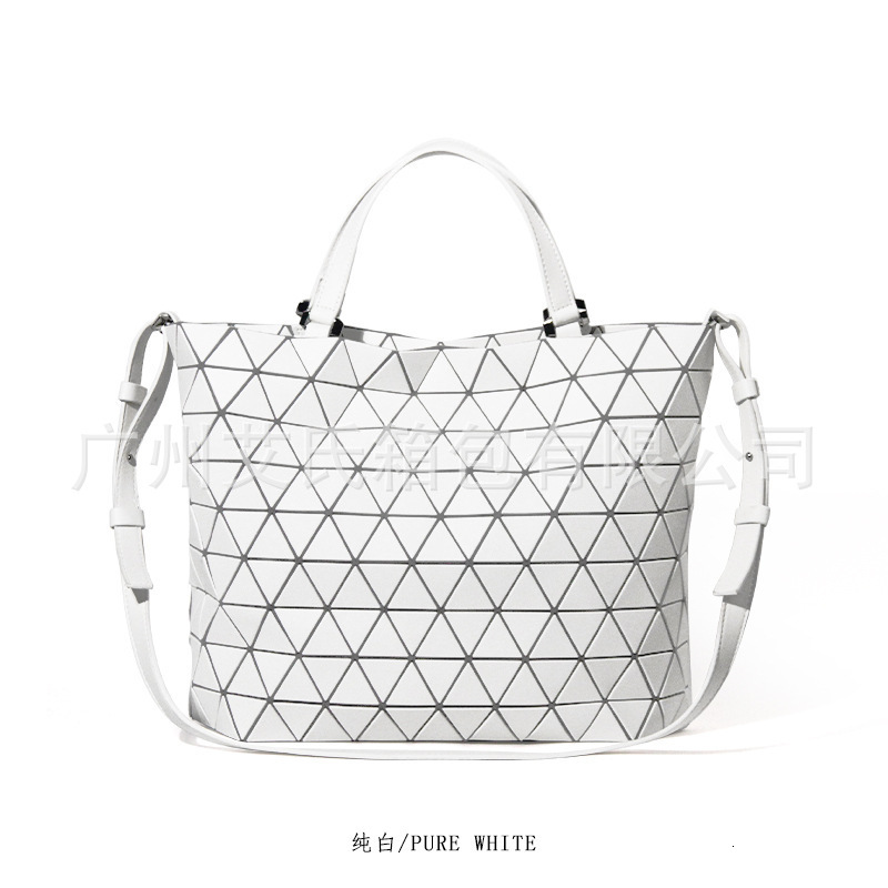 Lifetime Original Factory 2024 New Geometric Diamond Grid Capacity Single Shoulder Portable Water Bucket Large Crystal Bag