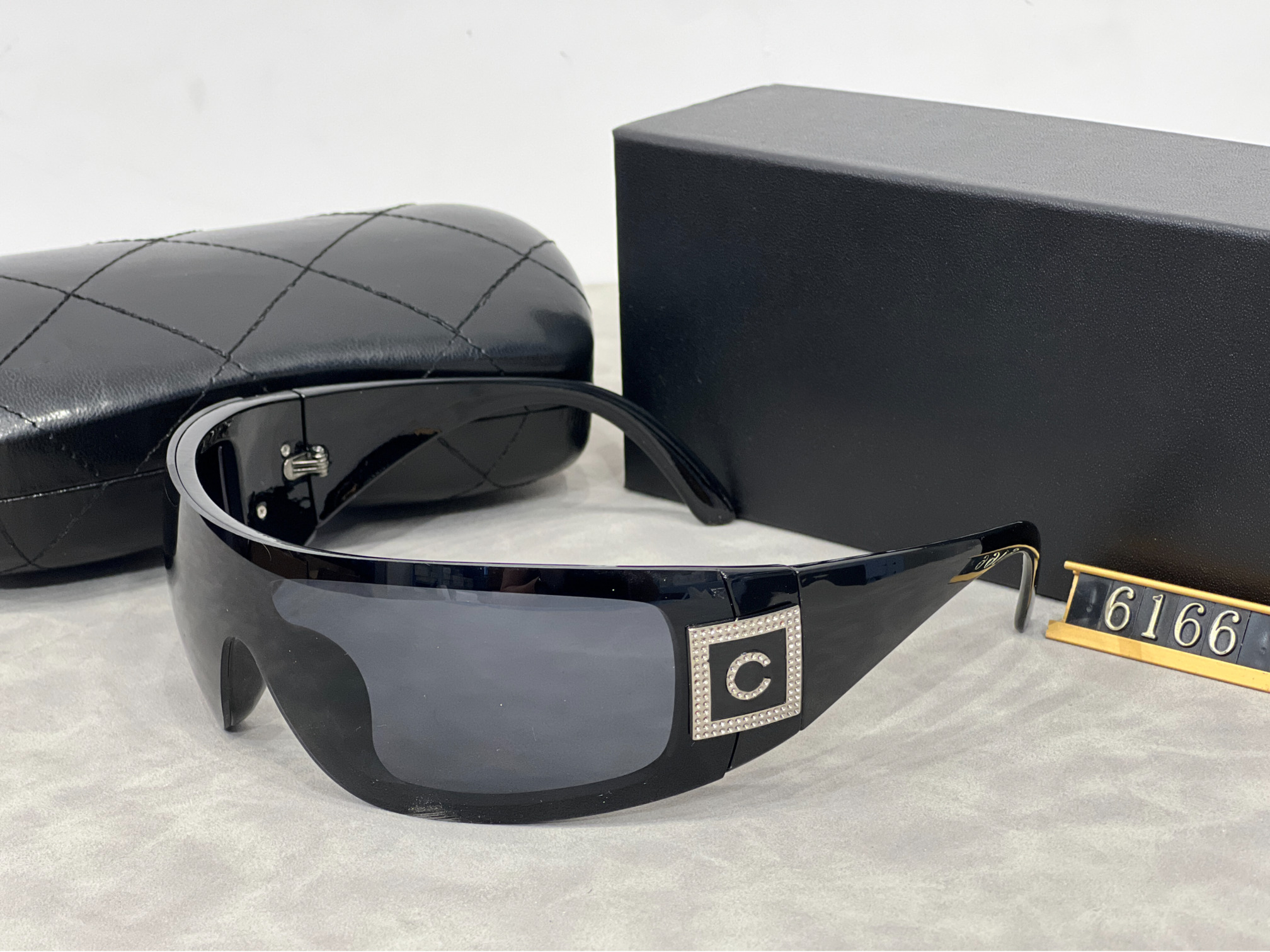 sunglasses for women designer glasses luxury sunglasses Oversized glasses Ladies' Large Frame Sunglasses | Fashionable Designer Shades