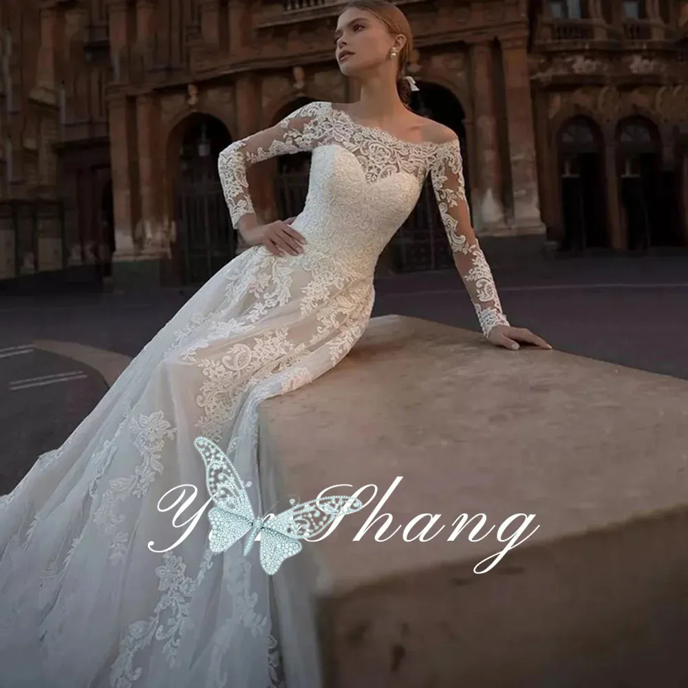 Luxury Lace Off The Shoulder White Wedding Dress Long Sleeves Bridal Gowns Boat Neck A-Line Button Appliques Bride Gown Tulle Sweep Train