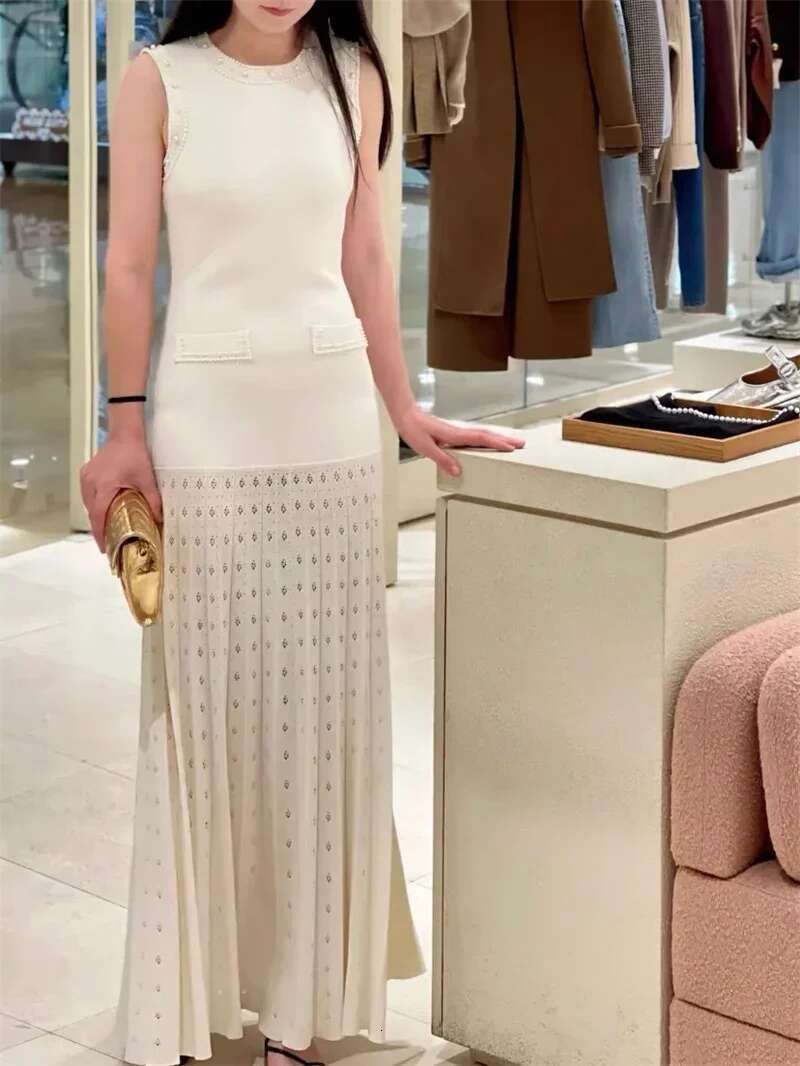 Pearls Decorated Women Round Neck Sleeveless Splicing Dress Or Short Knitted Jacket 2025 Early Spring New Women's Suit