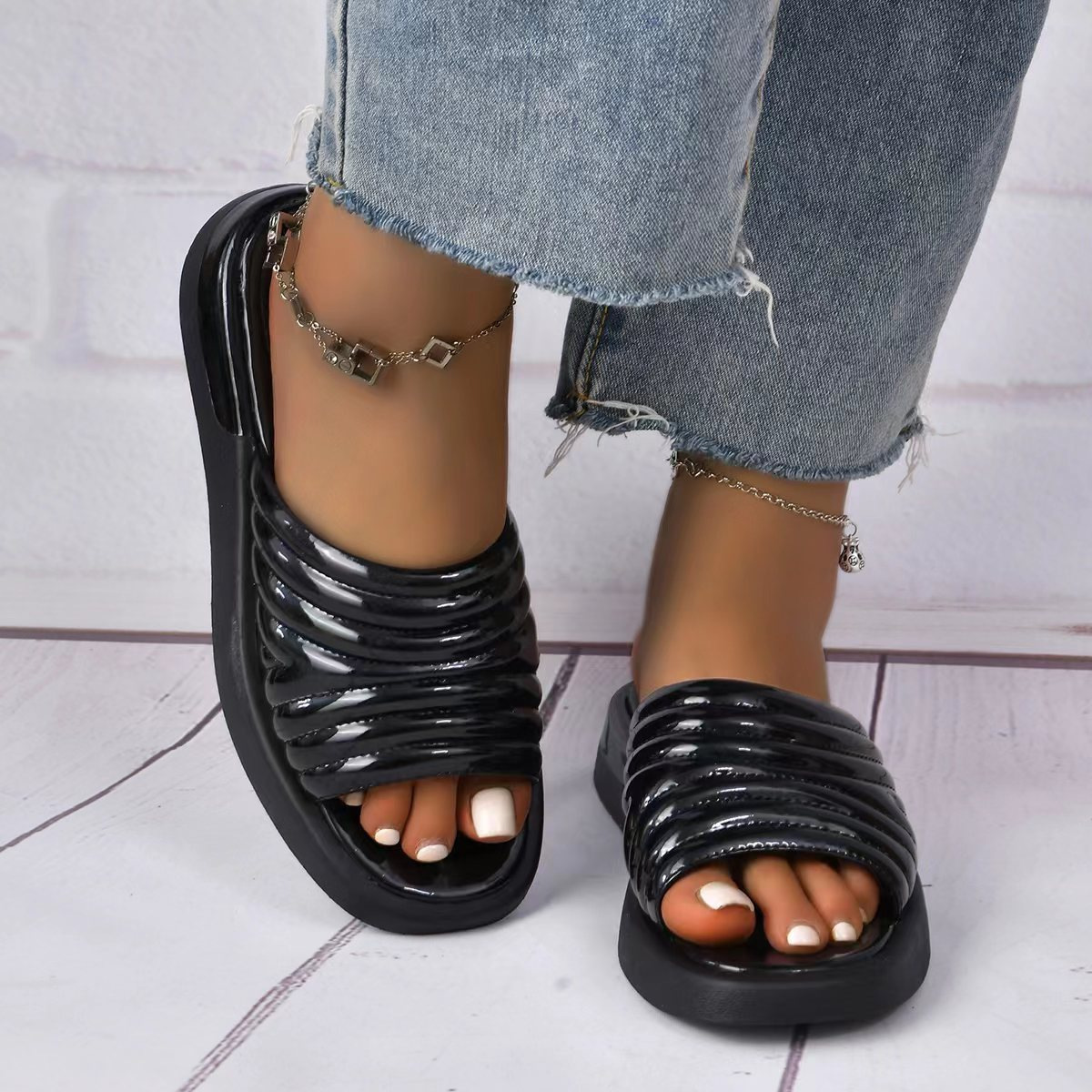 Cool and Comfortable Solid Color Sandals Thick Bottom Women's Drag 2025 New Summer Large Size ddmykukumalu