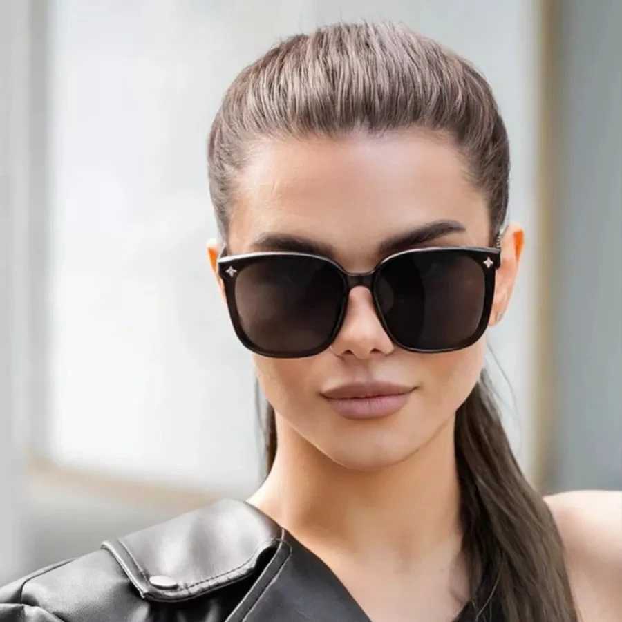 New Trendy Large Frame Womens Sunglasses Fashion Chain Glasses LegXJ250306