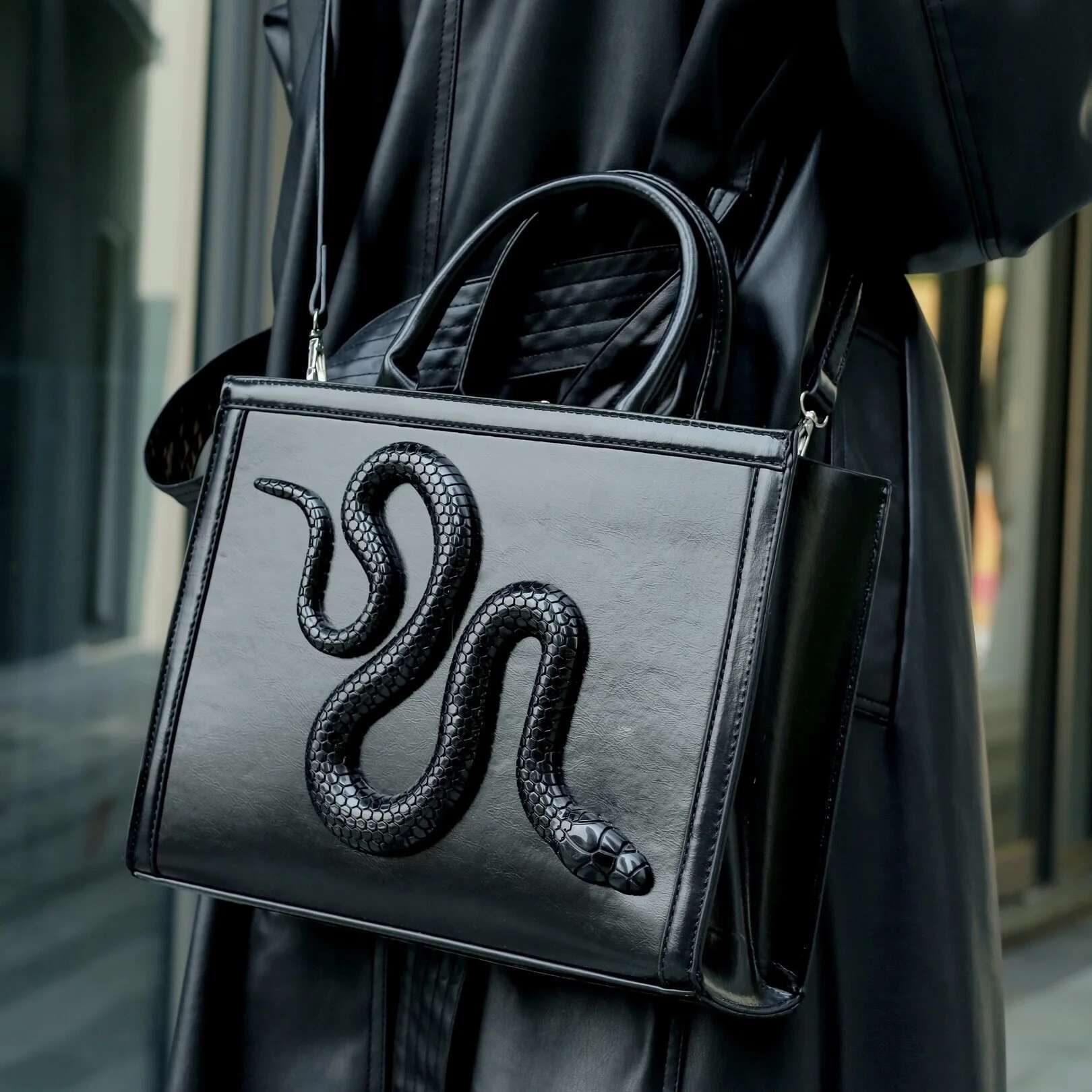 Original Niche Design 2023 New High Quality Snake Handbags For Women Fashion Trend Dark Wind Crossbody Bag Bolso Mujer Hot Sale