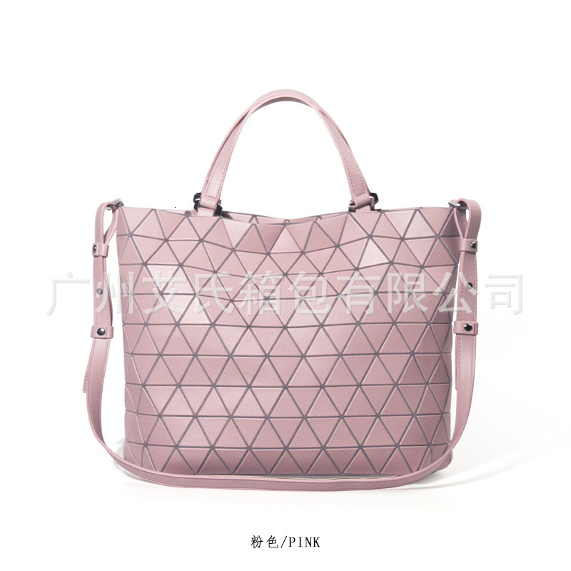 Lifetime Original Factory 2024 New Geometric Diamond Grid Capacity Single Shoulder Portable Water Bucket Large Crystal Bag