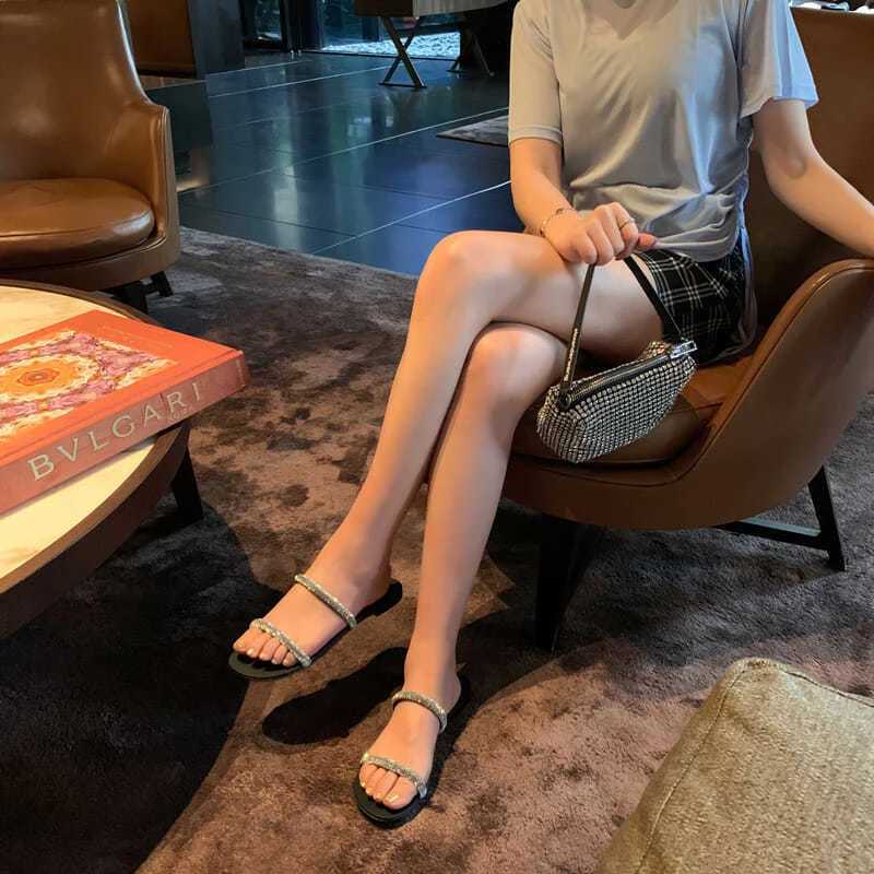 Sparkling slippers warm summer sandals 2022 Fi shiny simple slippers flip up beach Diamd apartment outdoor sandals Y250306