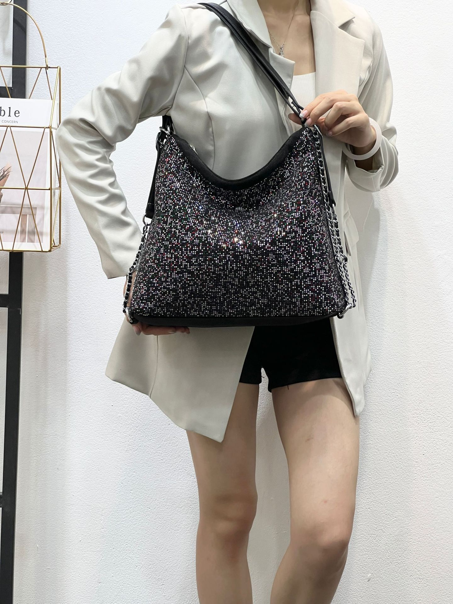 Large Capacity Trendy Diamond Studded Women, New Casual, Personalized, Stylish Tote, Fashionable Crossbody Shoulder Bag For Women