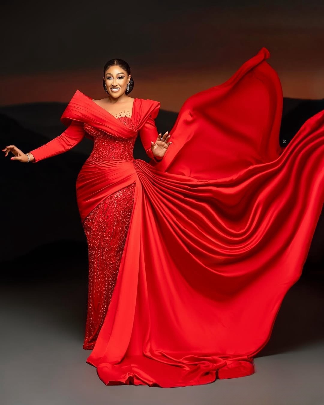 2025 Red Sheath Prom Dresses Beaded Sequined Detachable Train Evening Formal Party Second Birthday Engagement Gowns Plus Size Dress For Special Occasi