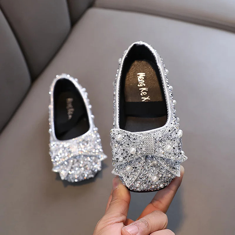 Childrens Flats Kids Single Shoes Fashion Girls Pink Rhinestone Bow Silver Princess Shoes Students Show Shoes H791 250305