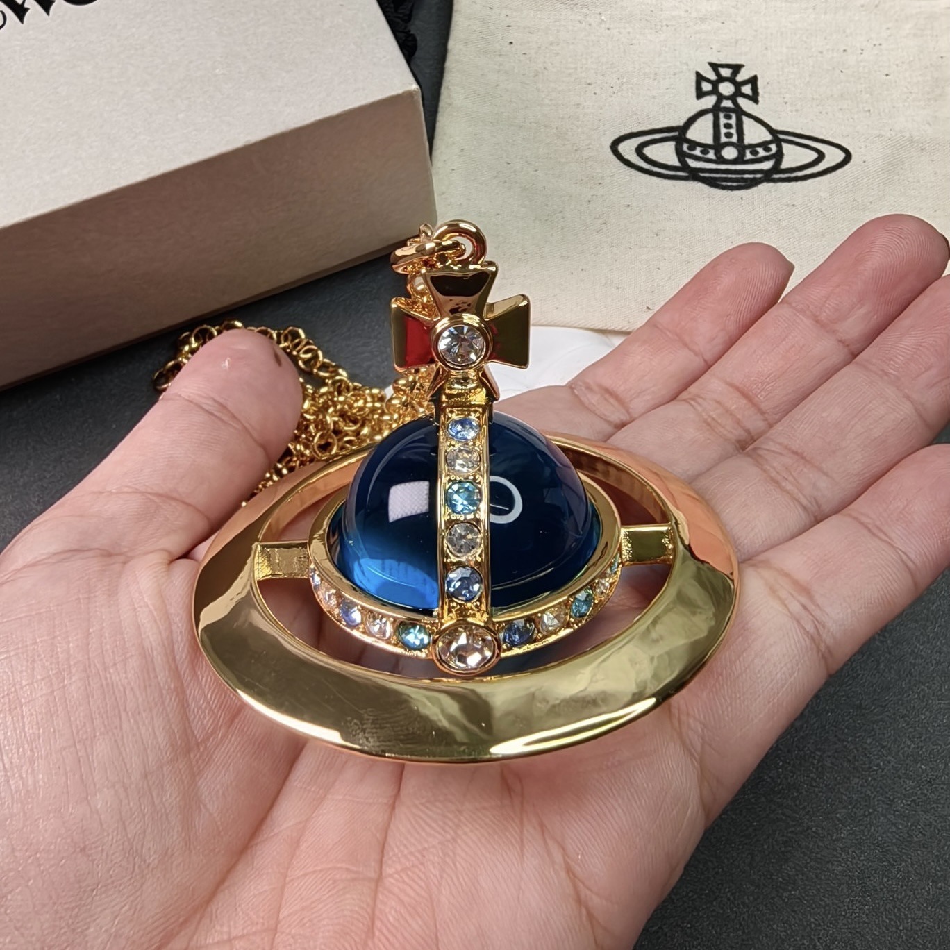 Vivienmes Viviannes Vivienenne Vivvienne High end Dowager 30mm Giant Ball Saturn Necklace Street Punk Future Style Giant Ball Orb UFO Necklace M westwoods