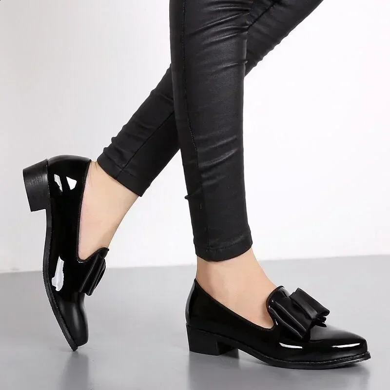 Womens Loafers Bow Decor Pointed Toe Flat Shoes for Women Patent Leather Shallow Mouth Daily Casual Shoes 250305